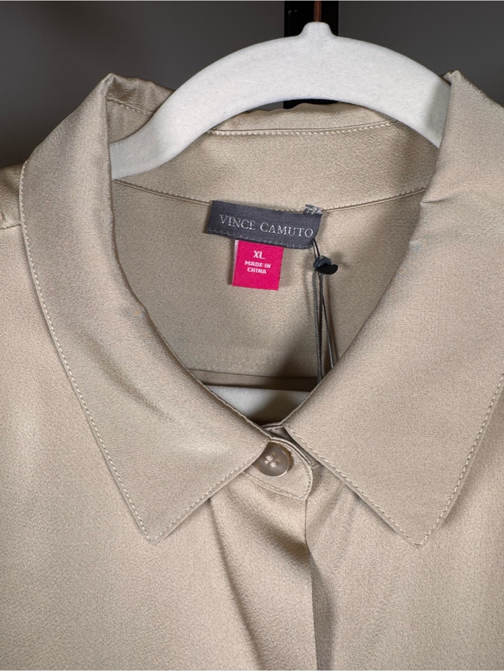 Vince Camuto XL Champagne Fizz Satin Button Front Blouse NWT - Picture 6 of 7